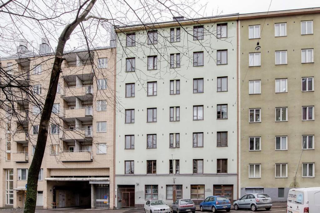 Apartment Charming With Garden Views Steps From Metro Helsinki