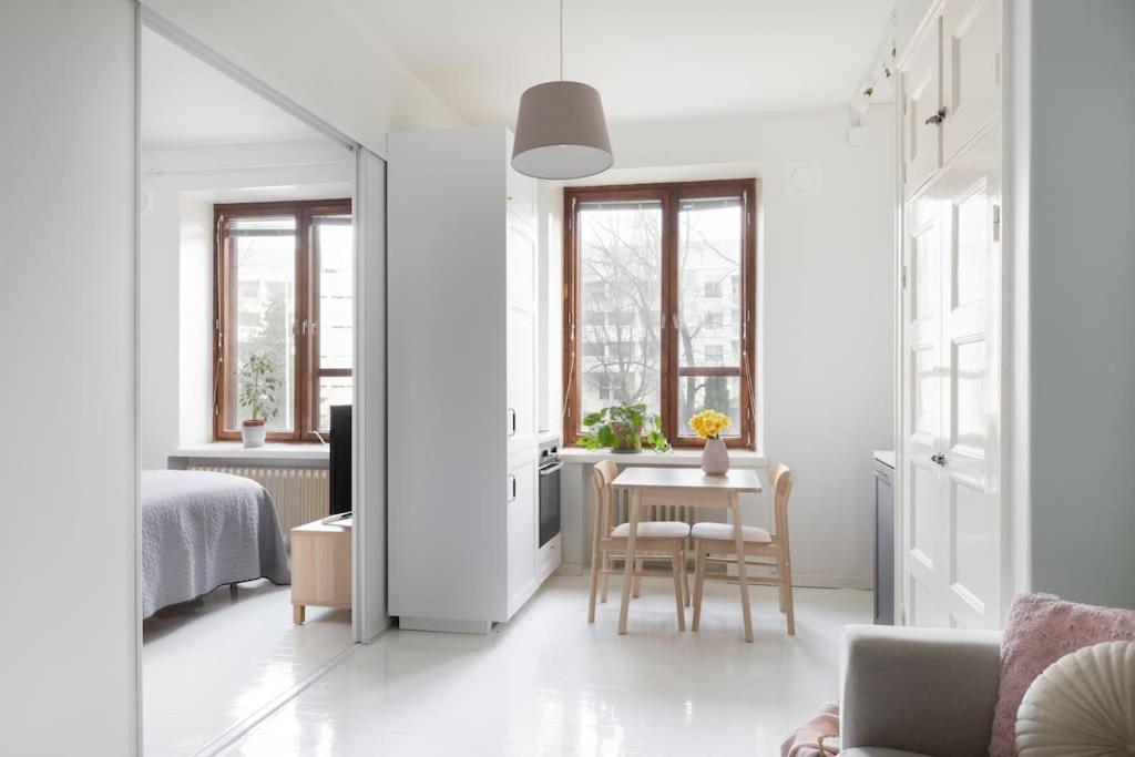 Apartment Charming With Garden Views Steps From Metro Helsinki