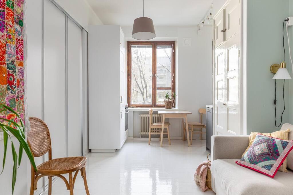 Apartment Charming With Garden Views Steps From Metro Helsinki