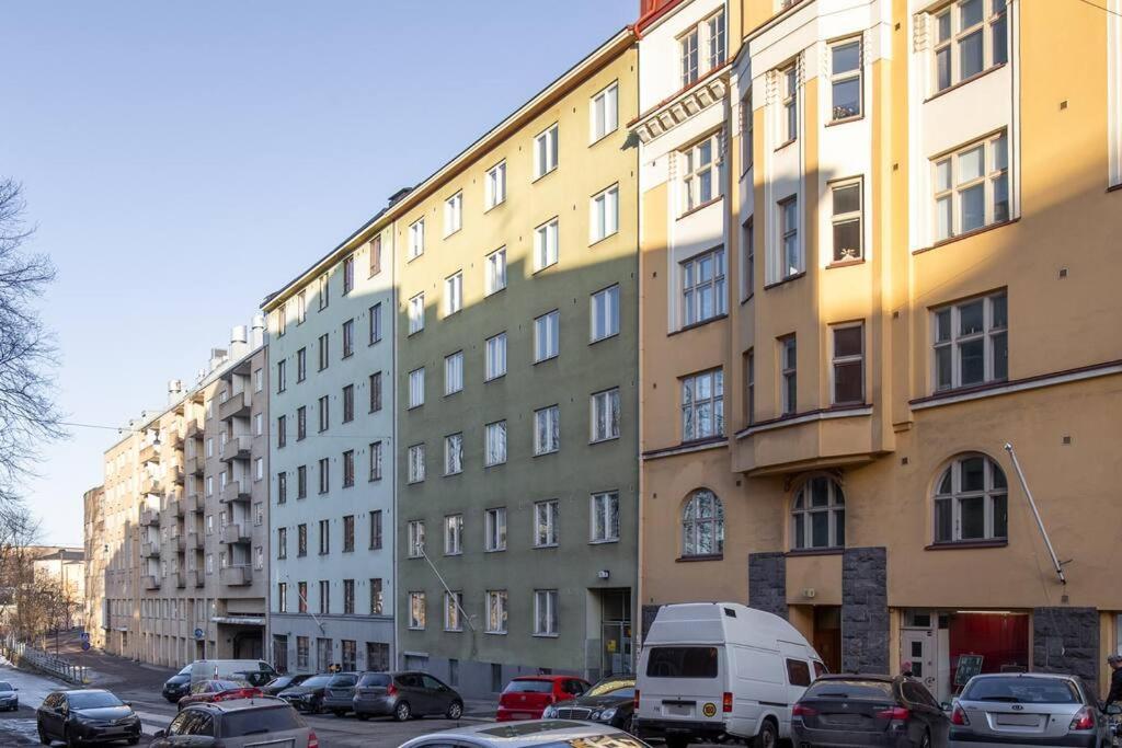 Apartment Charming With Garden Views Steps From Metro